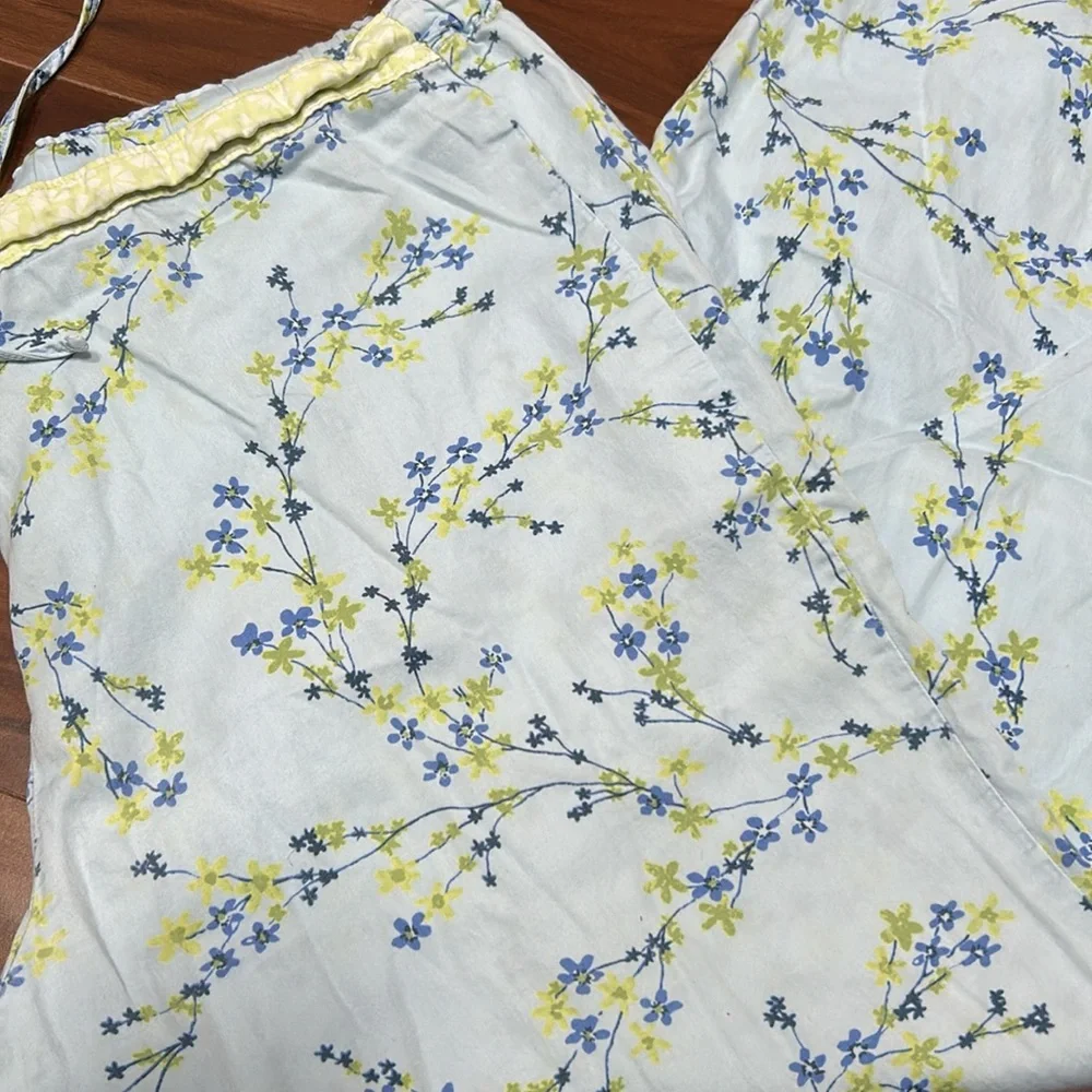 Medium 100% cotton light blue floral pajama pants